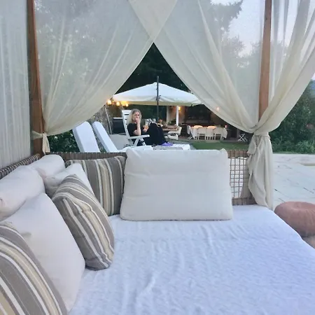 Alcova Not Just Another B&b... Bed and breakfast *